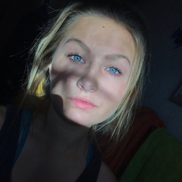 Meet your Posher, Shelby - Picture 1 of 1